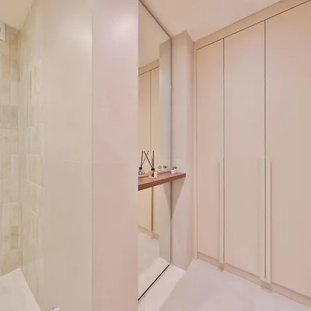 Apartment Nodus Tollens