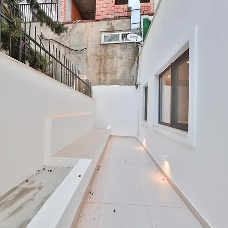 Nodus Tollens Apartment *
