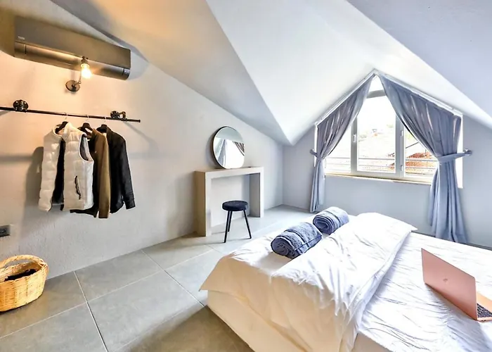 Nodus Tollens Apartment *