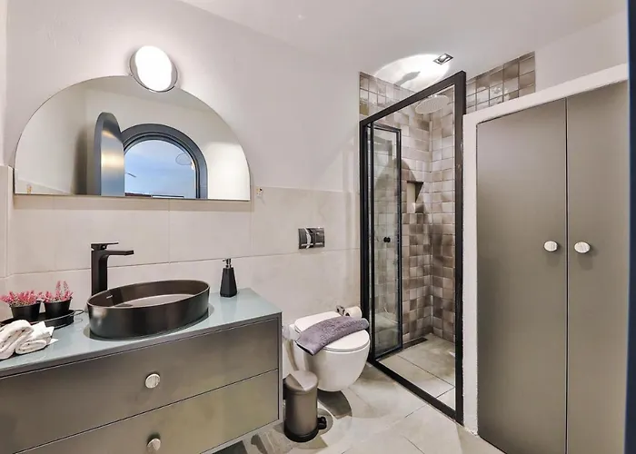 Nodus Tollens Apartment