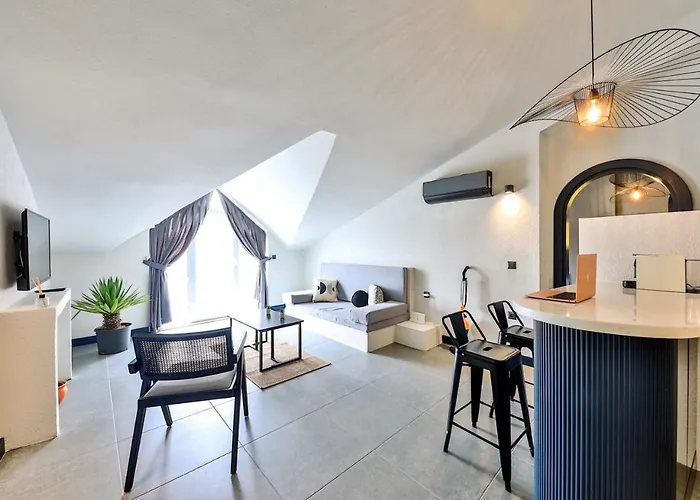 Nodus Tollens Apartment *