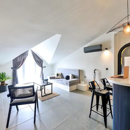 Nodus Tollens Apartment *